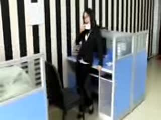 鸡年国外视频网站很火外貌非常淫骚的华裔美眉办公室被洋屌内射大屁股_batch[1]